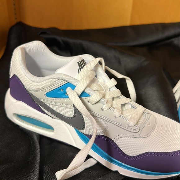 Like New Nike Athletic Shoes - Picture 13 of 15